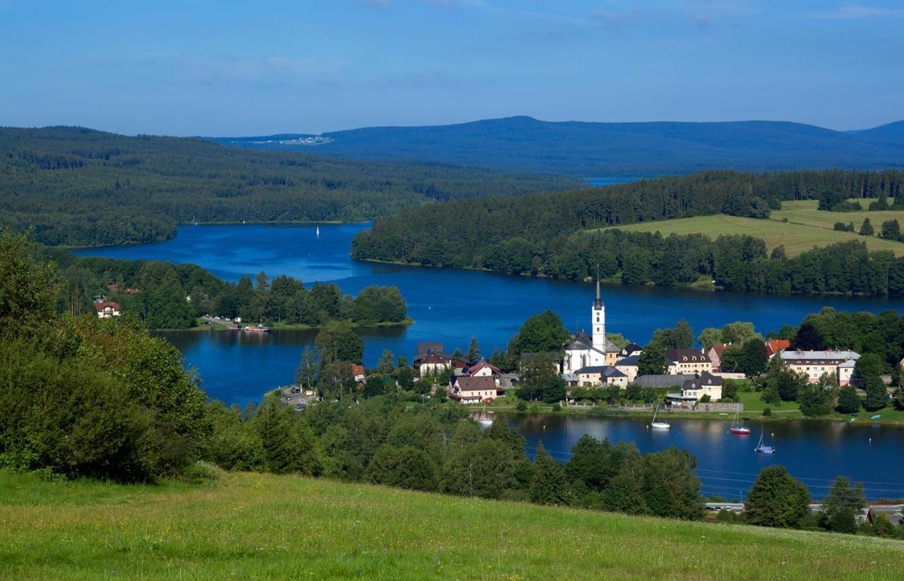 Hotel Frymburk Exteriör bild